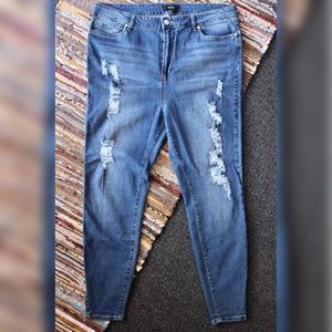 Forever 21 Plus Size Boyfriend Jeans Distressed